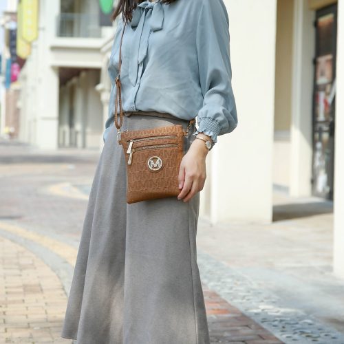 pu7793 live model picture crossbody 1