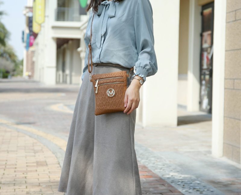 pu7793 live model picture crossbody 1